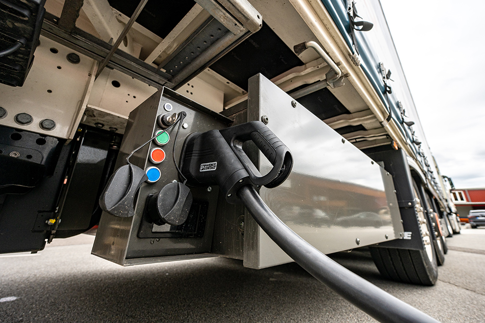 Charged EVs | BMW Group Logistik tests electric semi-trailer in real-world logistics operations 